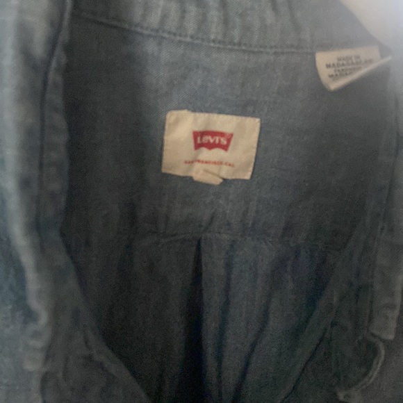 Levi’s button down - Picture 2 of 2